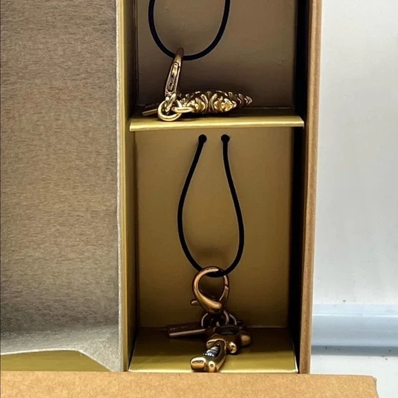 Coach Boxed Wristlet & Charms Gift Set – Perfect Holiday Gift – NWT - Picture 9 of 16